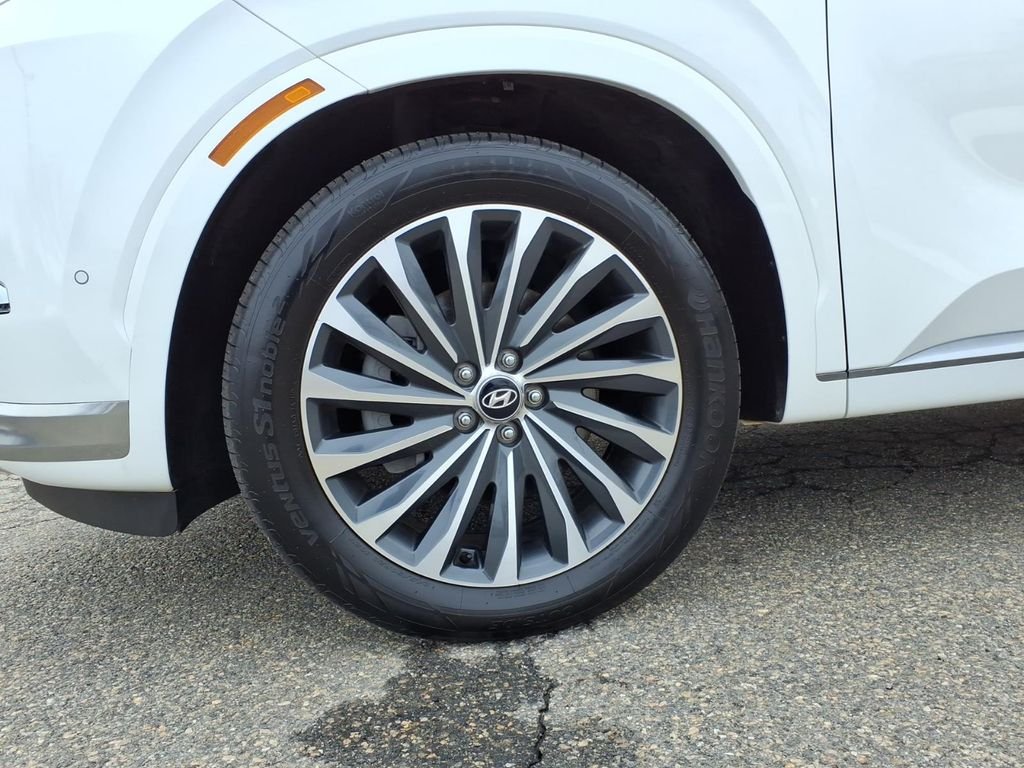 Used 2025 White Hyundai Calligraphy image 7