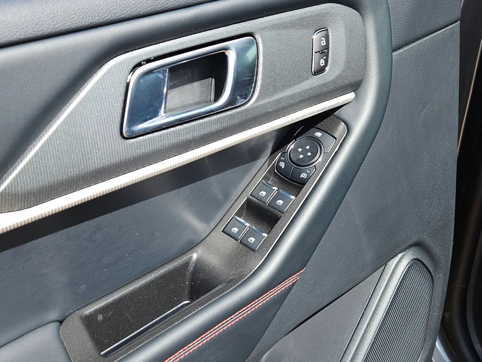 New 2026 Carbonized Gray Metallic Ford ST-Line image 12