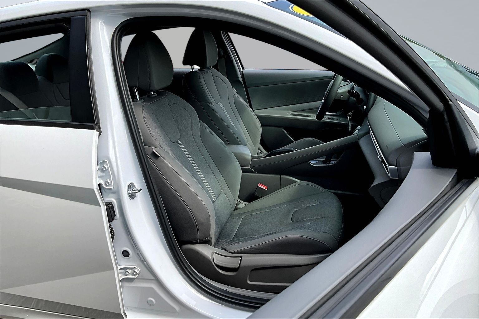 Certified Used 2025 White Hyundai SE image 25