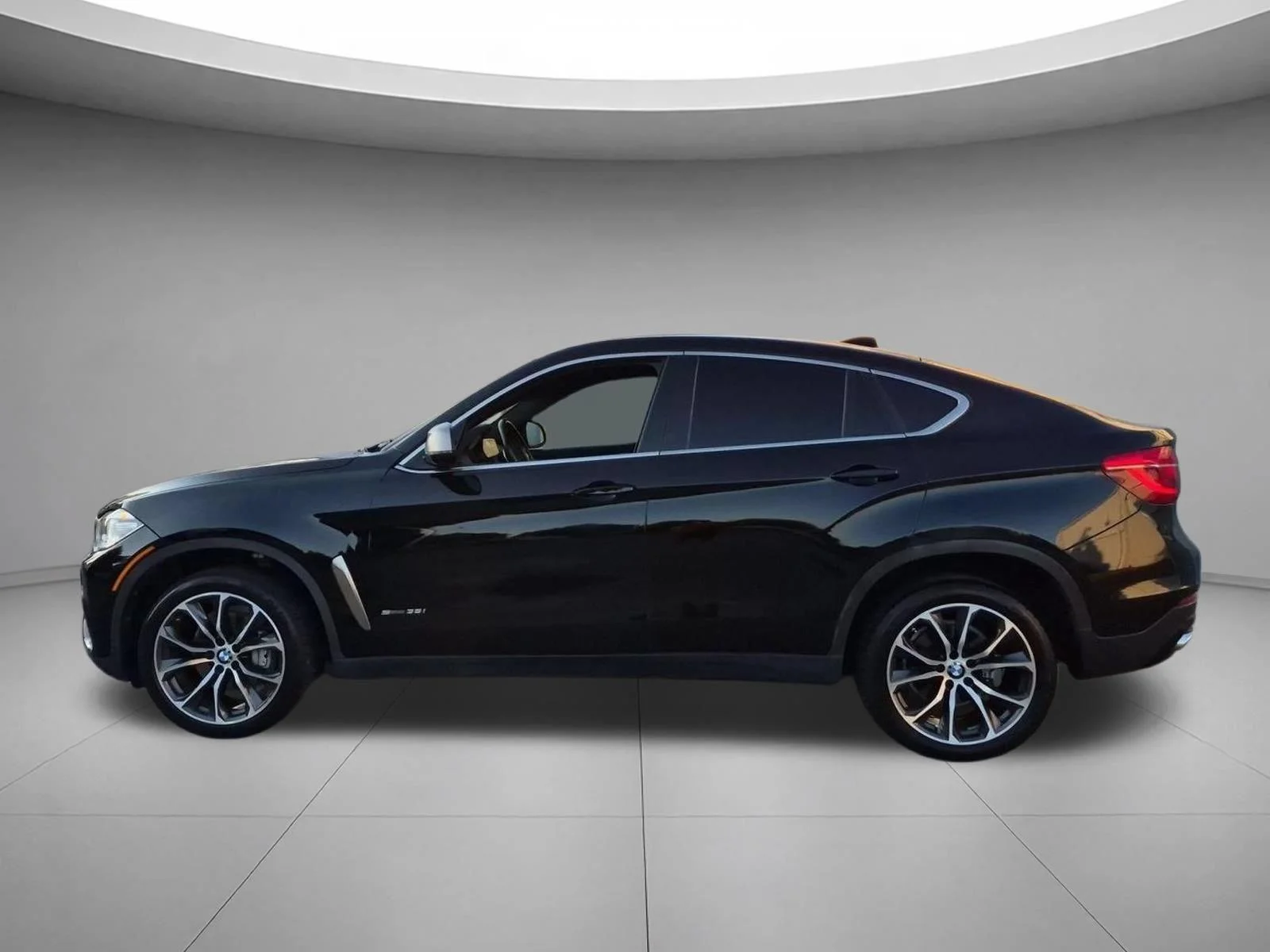 Used 2019 Jet Black BMW sDrive35i image 2