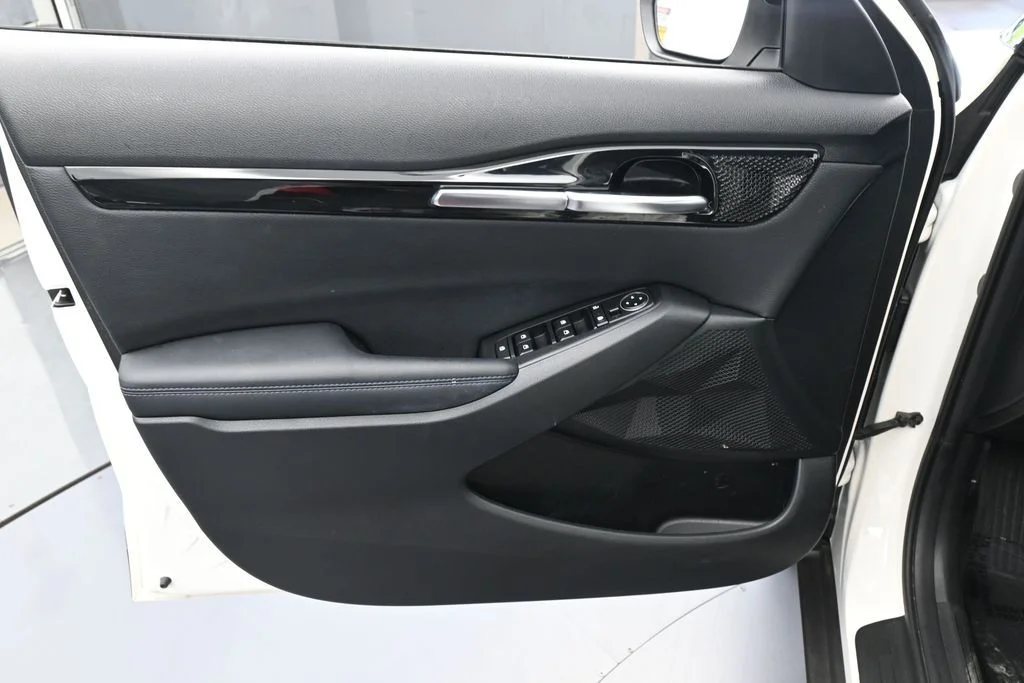 Used 2023 Clear White/Black Roof Kia S image 12