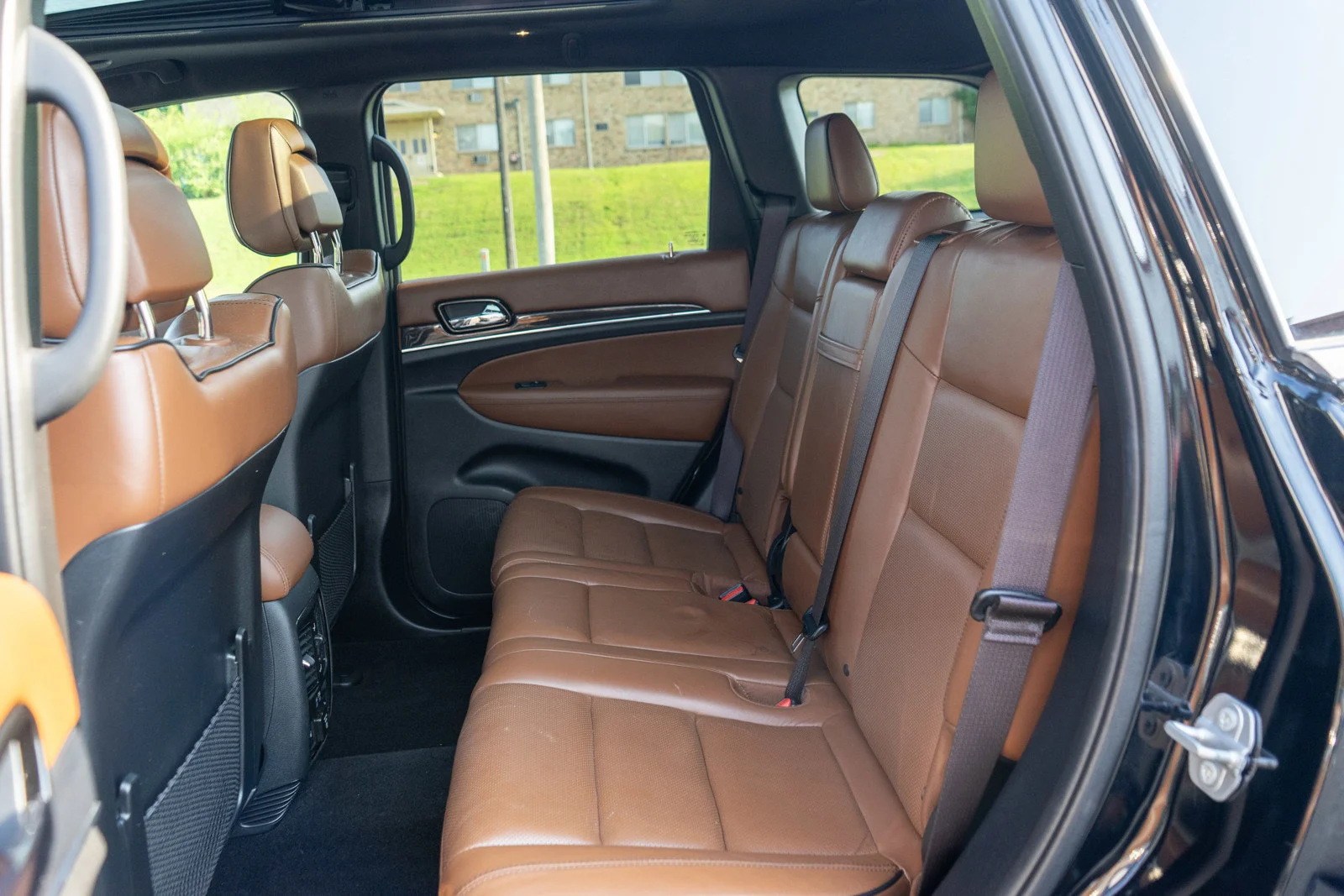 Used 2020 Diamond Black Crystal Pearlcoat Jeep Overland image 30