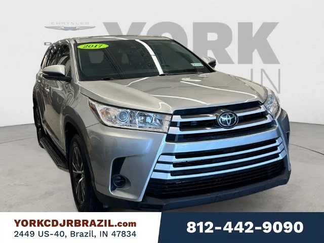 Used 2017 Silver Toyota LE image 7