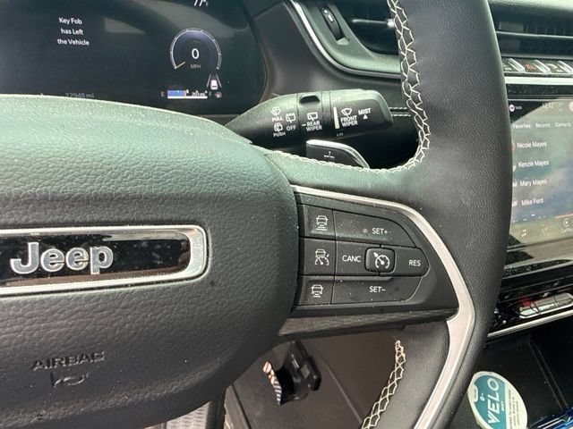 Used 2025 Diamond Black Crystal Pearlcoat Jeep Altitude X image 18