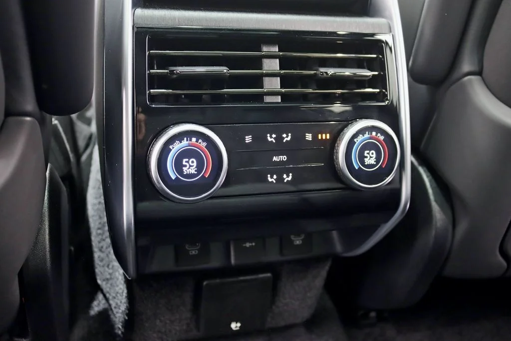 Used 2024 Black Land Rover SE image 28