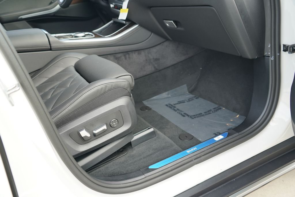 New 2026 Alpine White BMW sDrive40i image 15