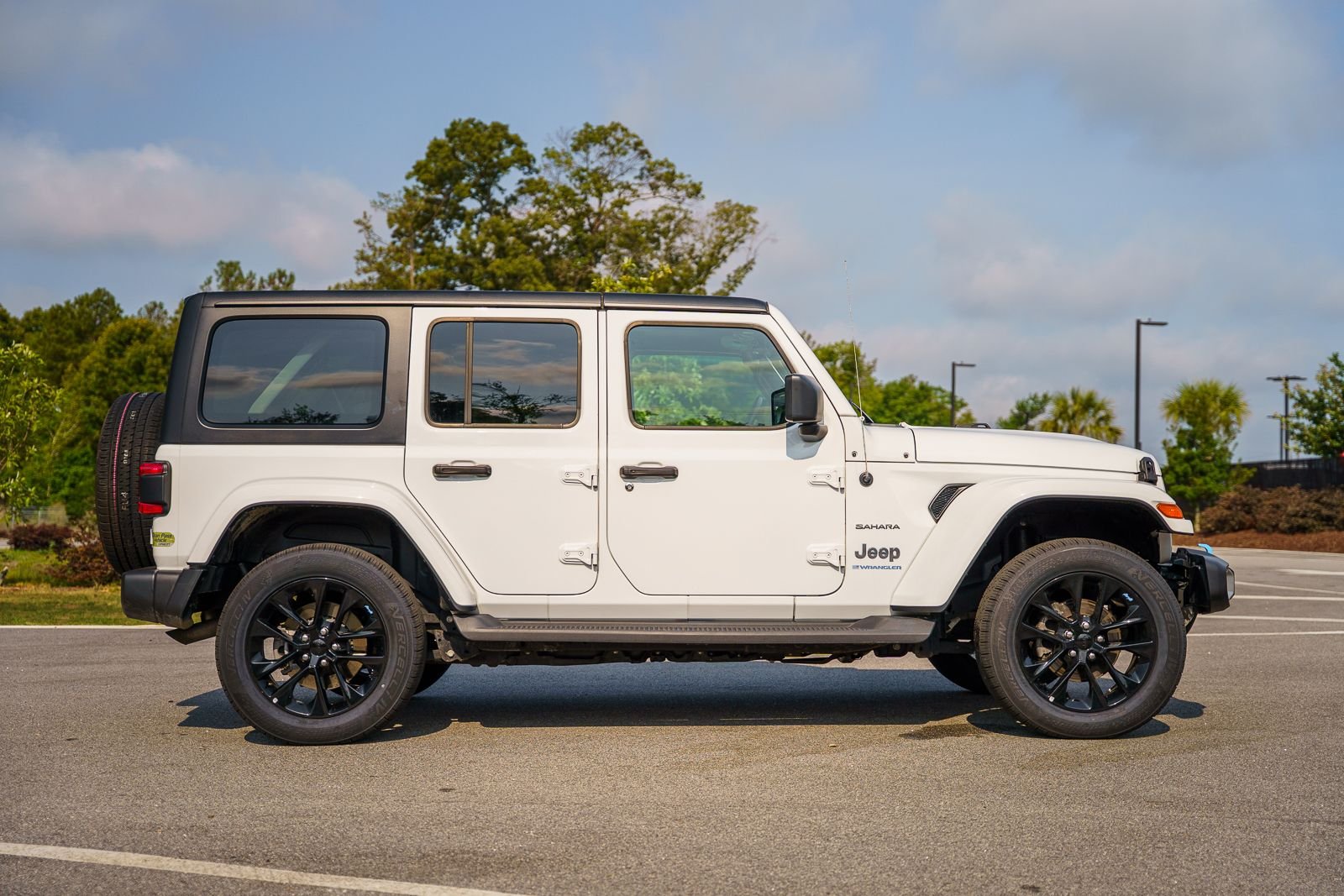Used 2023 White Jeep Sahara 4xe image 7