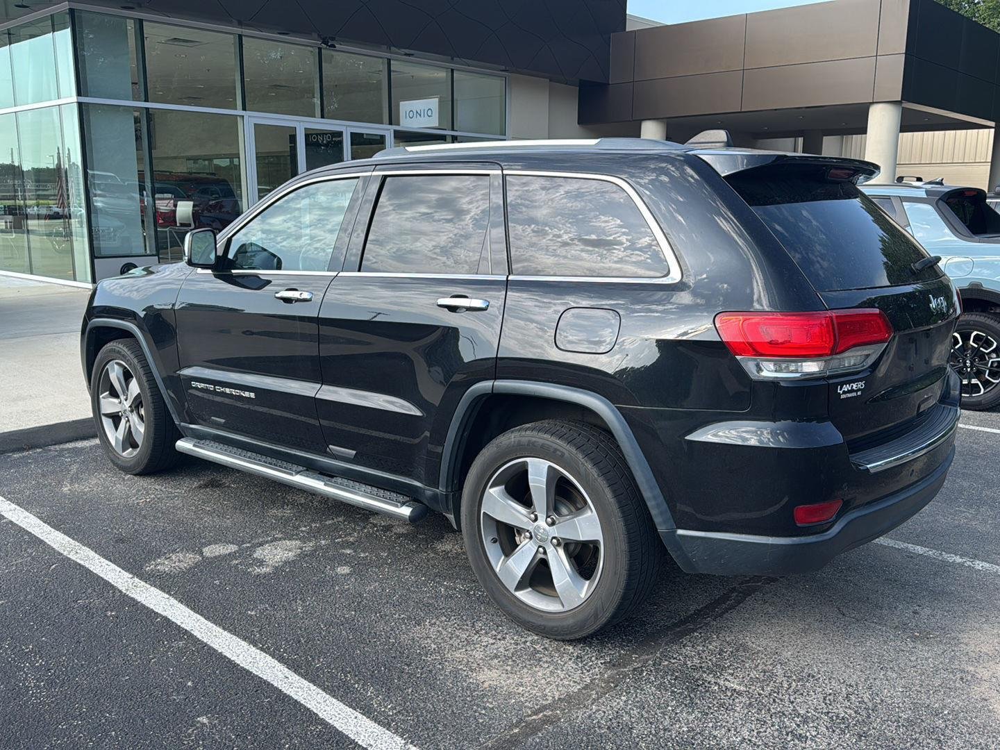 Used 2015 Brilliant Black Crystal Pearlcoat Jeep Limited image 4