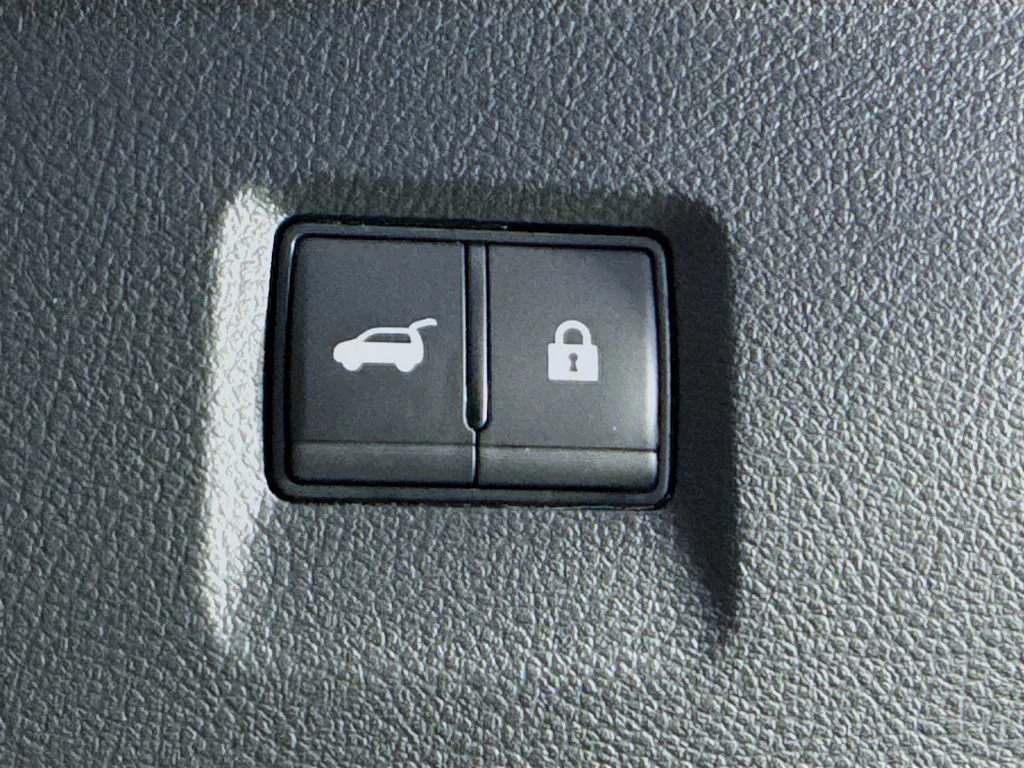 Certified Used 2026 White INFINITI LUXE image 34
