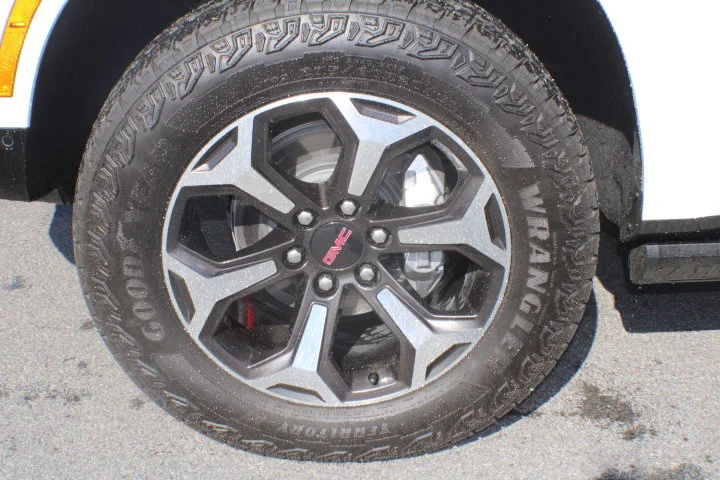 Certified Used 2026 Summit White GMC AT4 Ultimate image 5