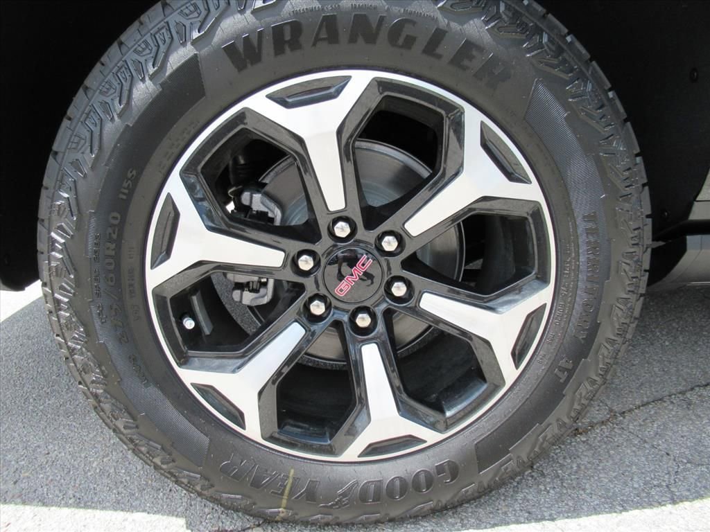 2026 GMC Yukon AT4 - Photo 8
