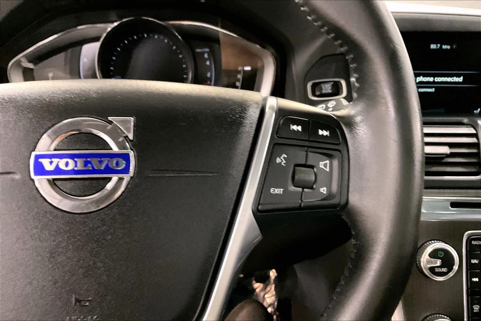 Used 2016 Bright Silver Metallic Volvo T5 Premier image 25