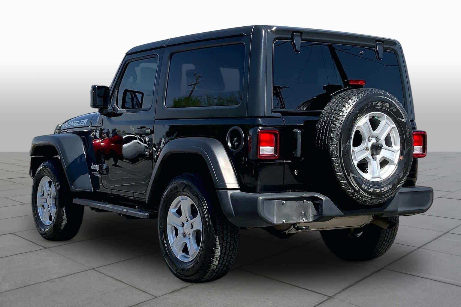 Used 2018 Black Clearcoat Jeep Sport S image 10