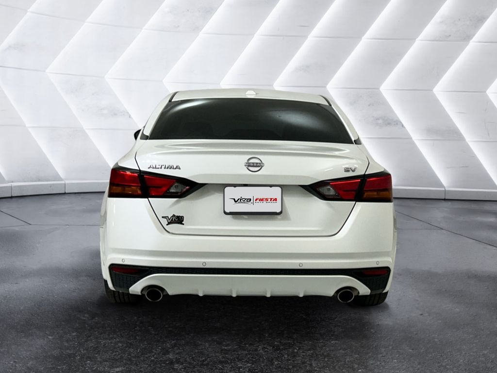 Used 2024 White Nissan 2.5 SV image 5
