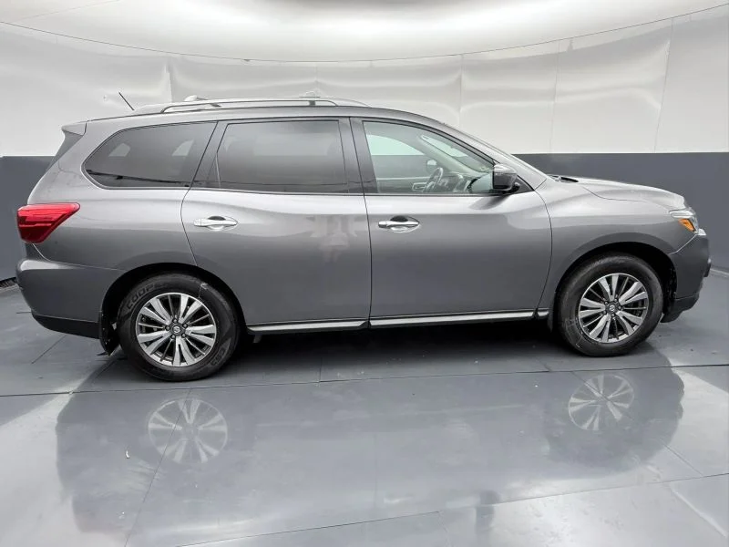 Used 2017 Gray Nissan SV Sport Utility 4D image 8