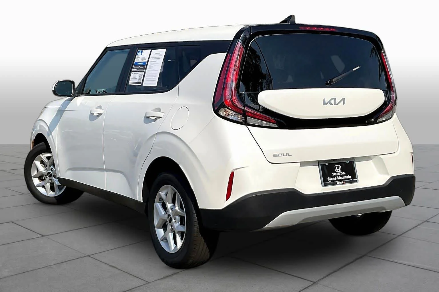 Used 2025 Snow White Pearl Kia LX image 12