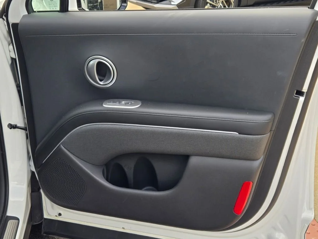 Used 2026 White Hyundai Calligraphy image 4