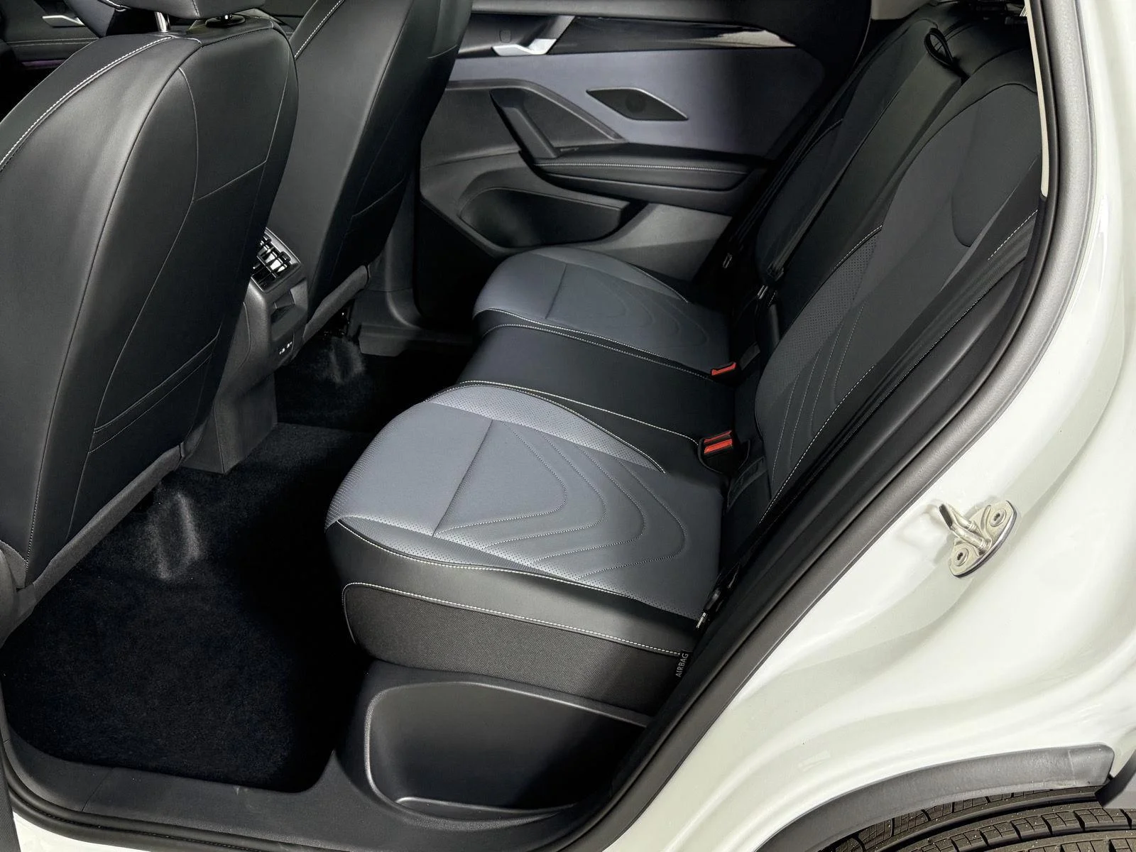 New 2026 Pure White Volkswagen SE image 21