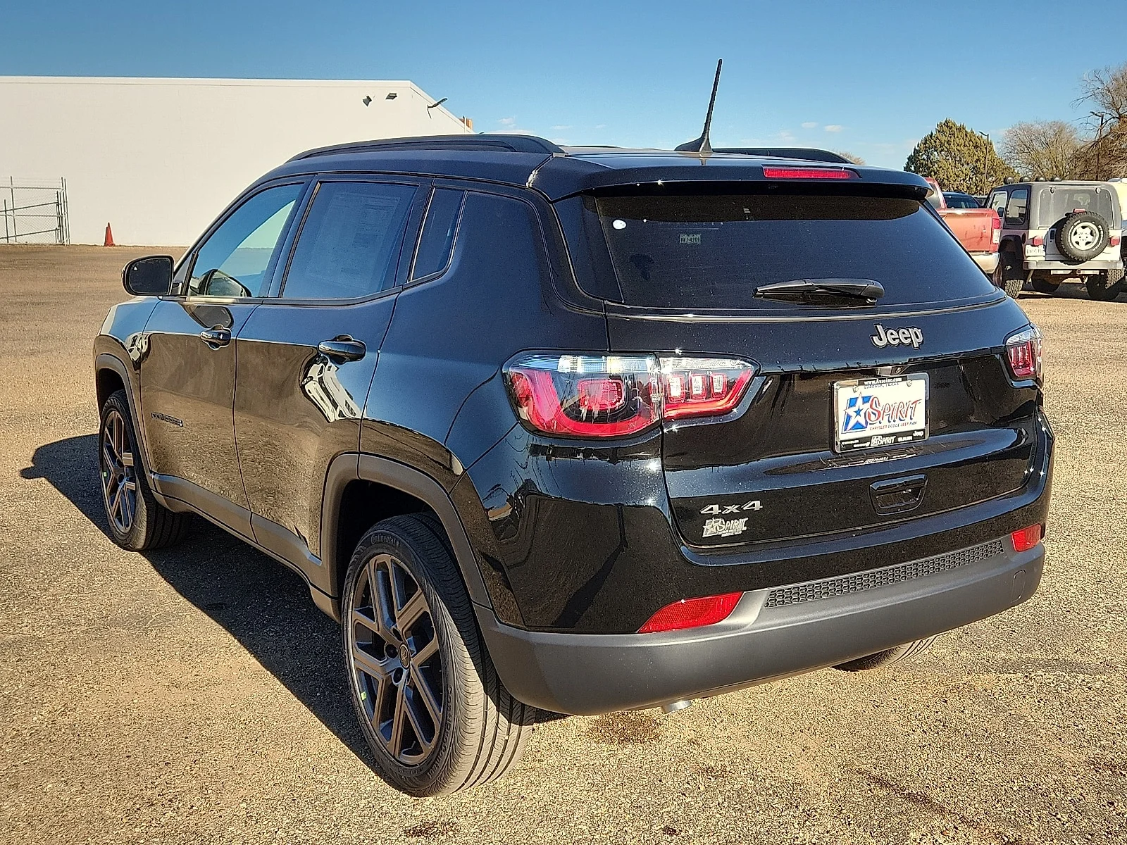 New 2026 PXJ Diamond Bla Jeep LATITUDE ALTITUDE 4X4 image 3