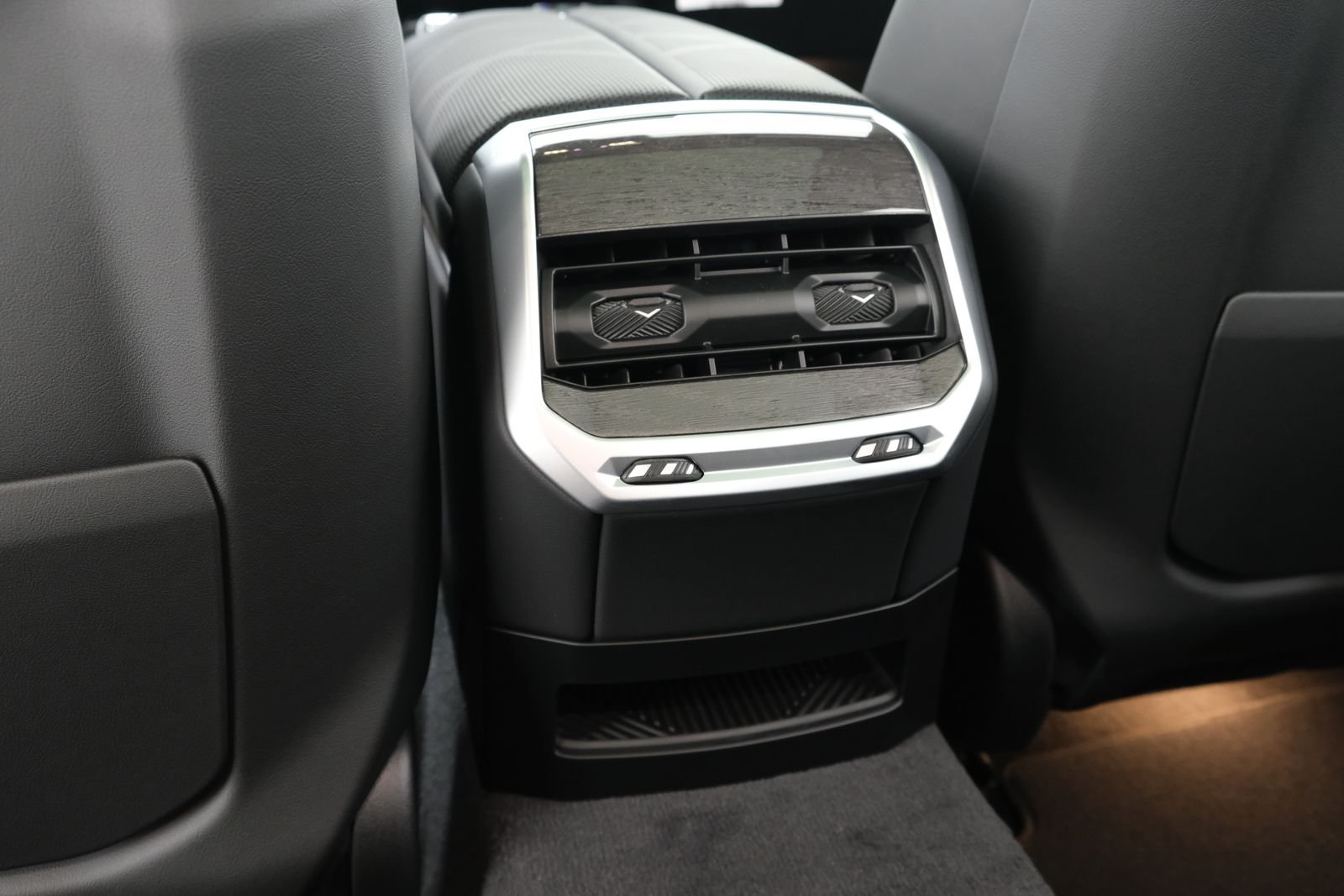 New 2026 Dravit Grey Metallic BMW 760i xDrive image 35