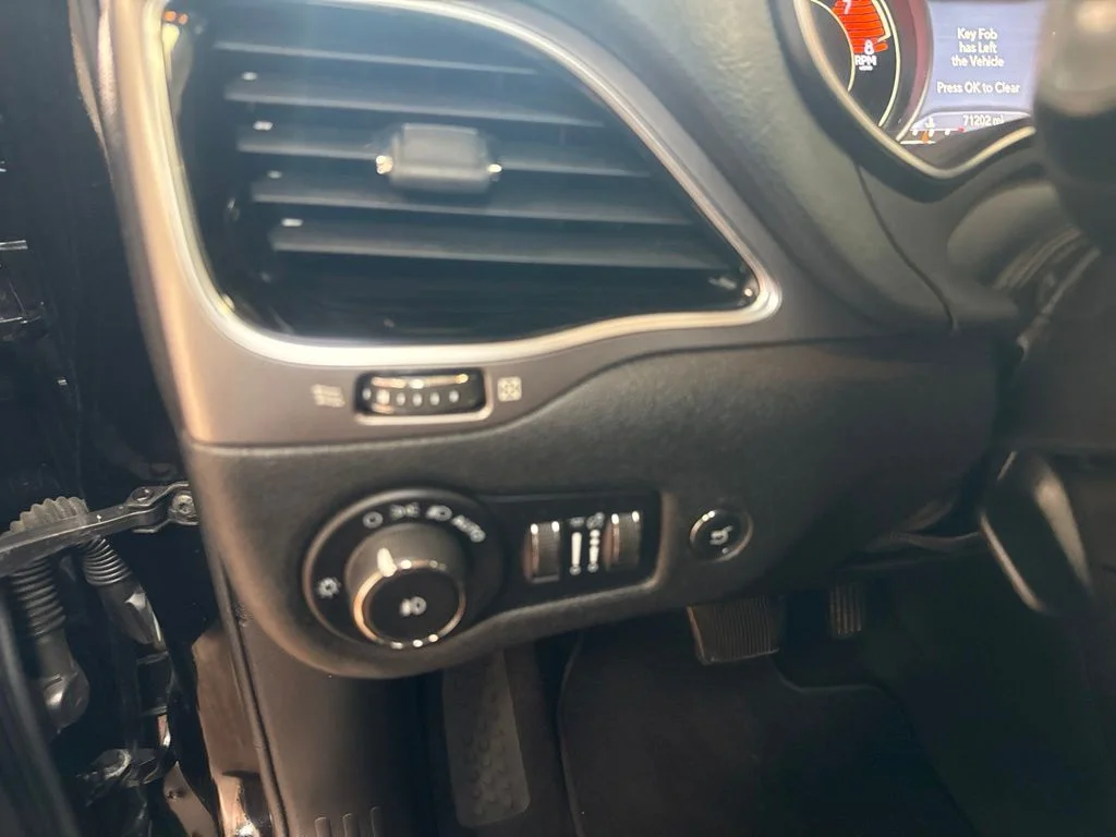 Used 2021 Black Jeep Limited image 21