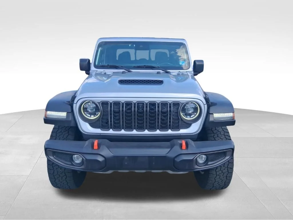 Used 2024 Silver Jeep Mojave image 2