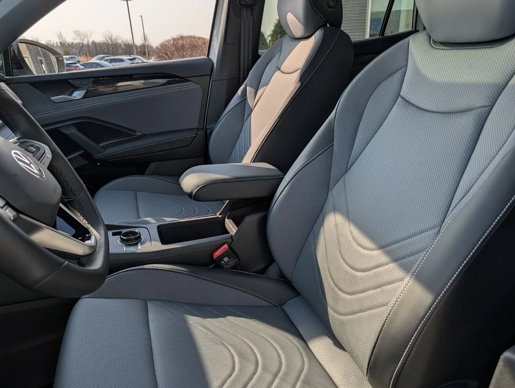 New 2026 White/off-white Volkswagen 2.0T SE R-Line Black image 11