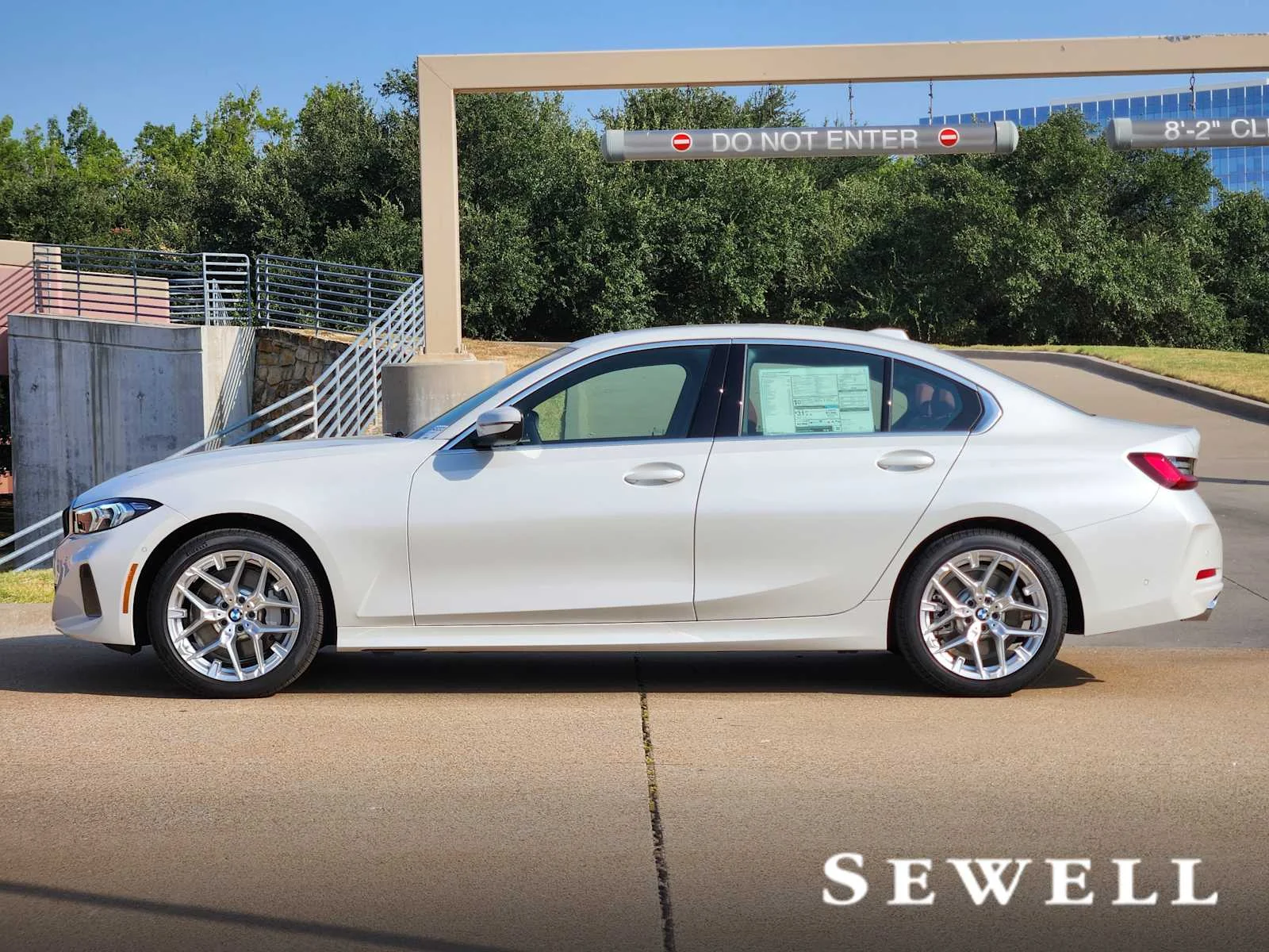 New 2026 Mineral White Metallic BMW  image 2