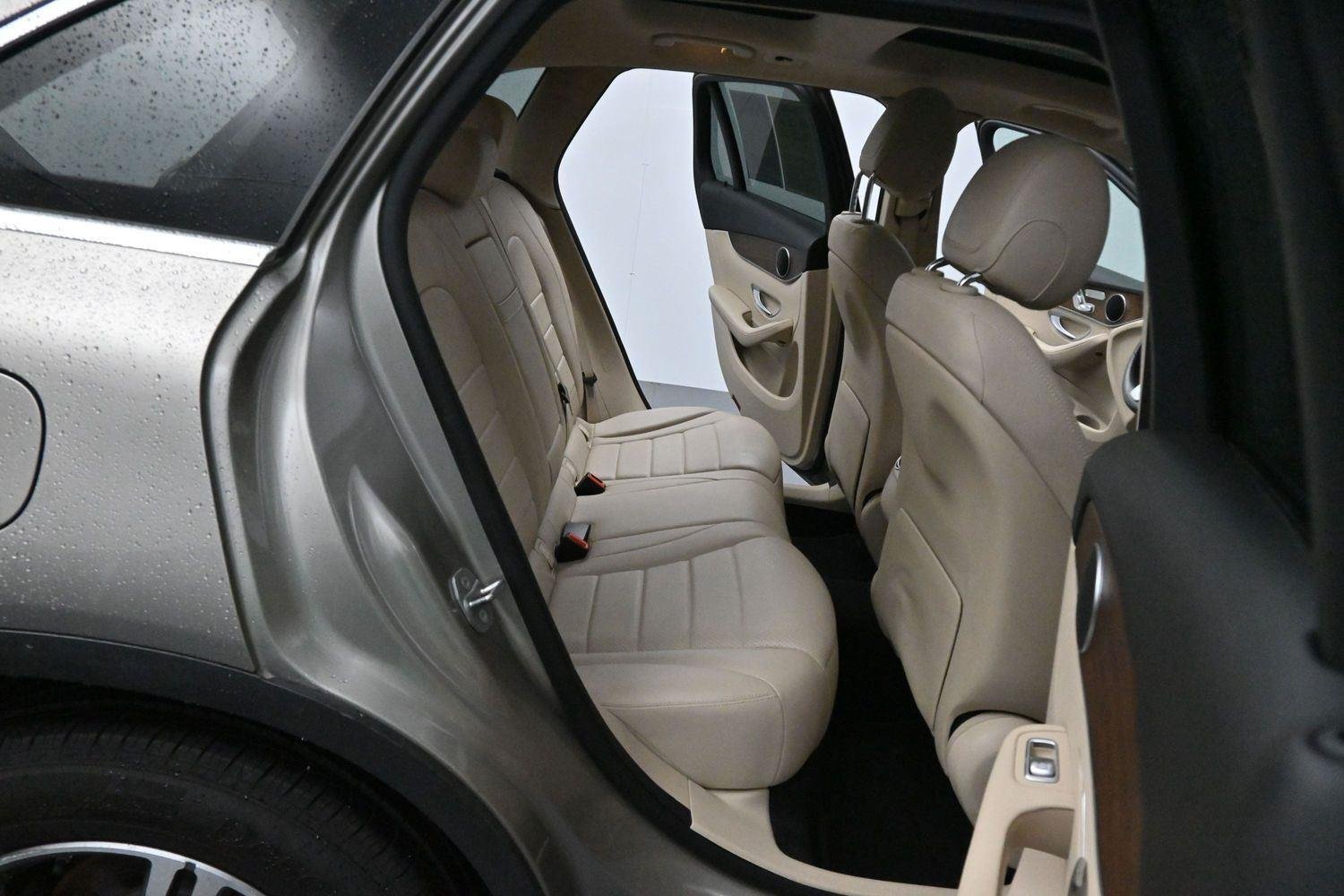 Used 2021 Mojave Silver Metallic Mercedes-Benz GLC 300 image 33