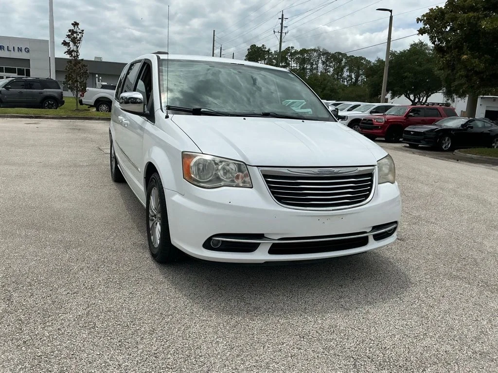 Used 2014 White Chrysler Touring-L image 22