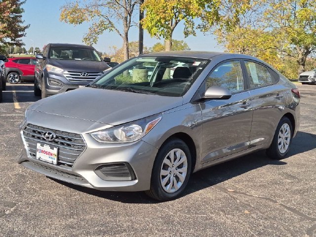 Used 2022 Gray Hyundai SE image 3