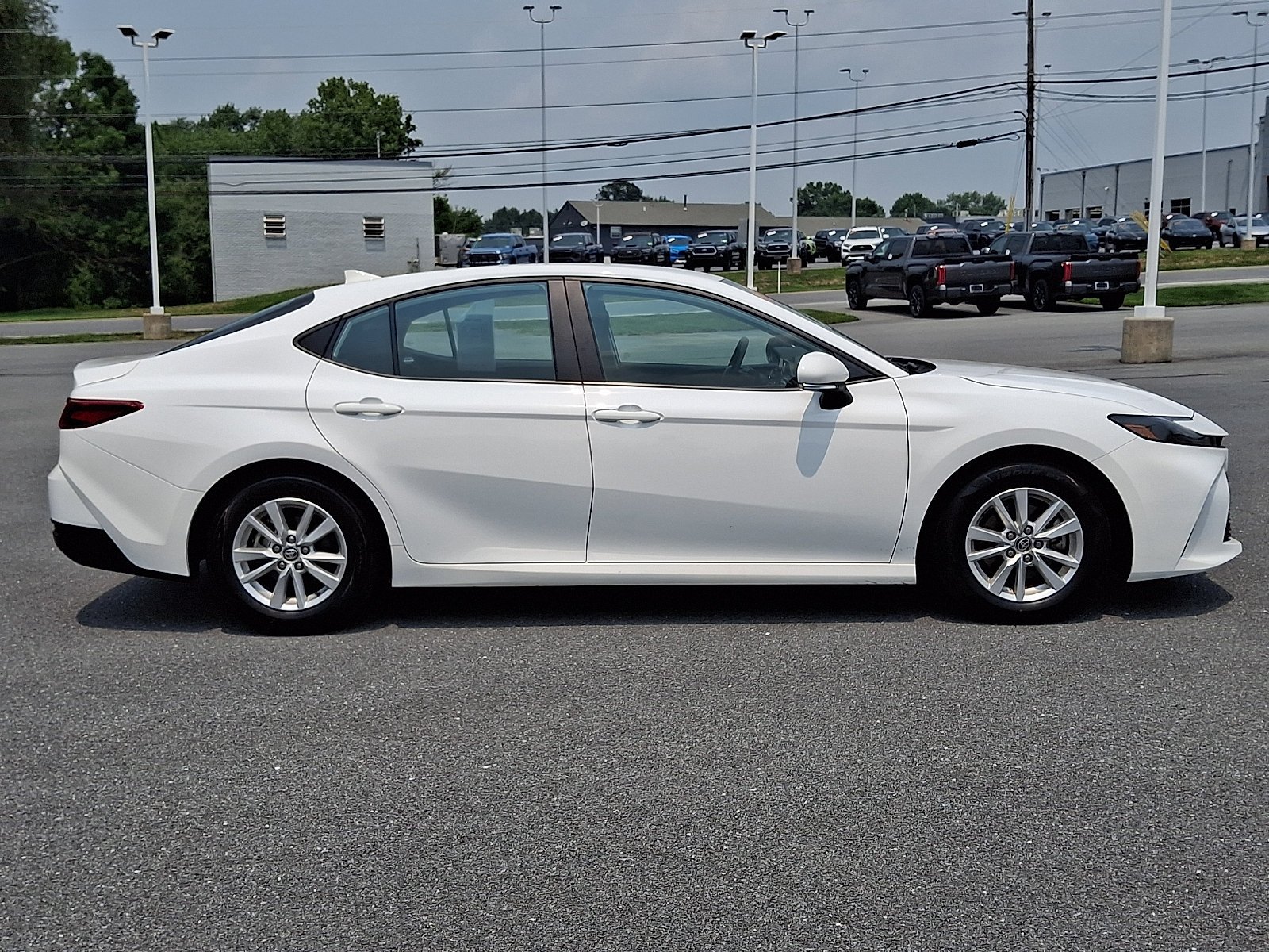 Used 2025 Wind Chill Pearl   089 Toyota LE image 8