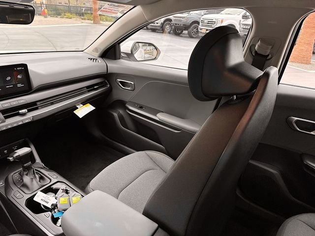 New 2026 Snow White Pearl Kia LXS image 22