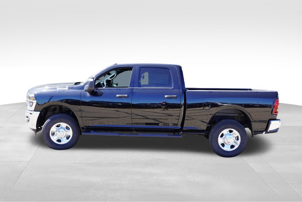 New 2026 Diamond Black Crystal Pearl-Coat Exterior Paint RAM Tradesman image 6