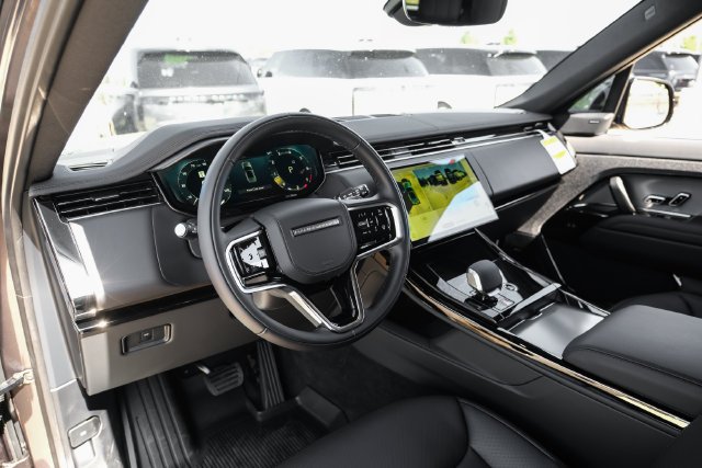 New 2027 Charente Grey Land Rover SE image 2