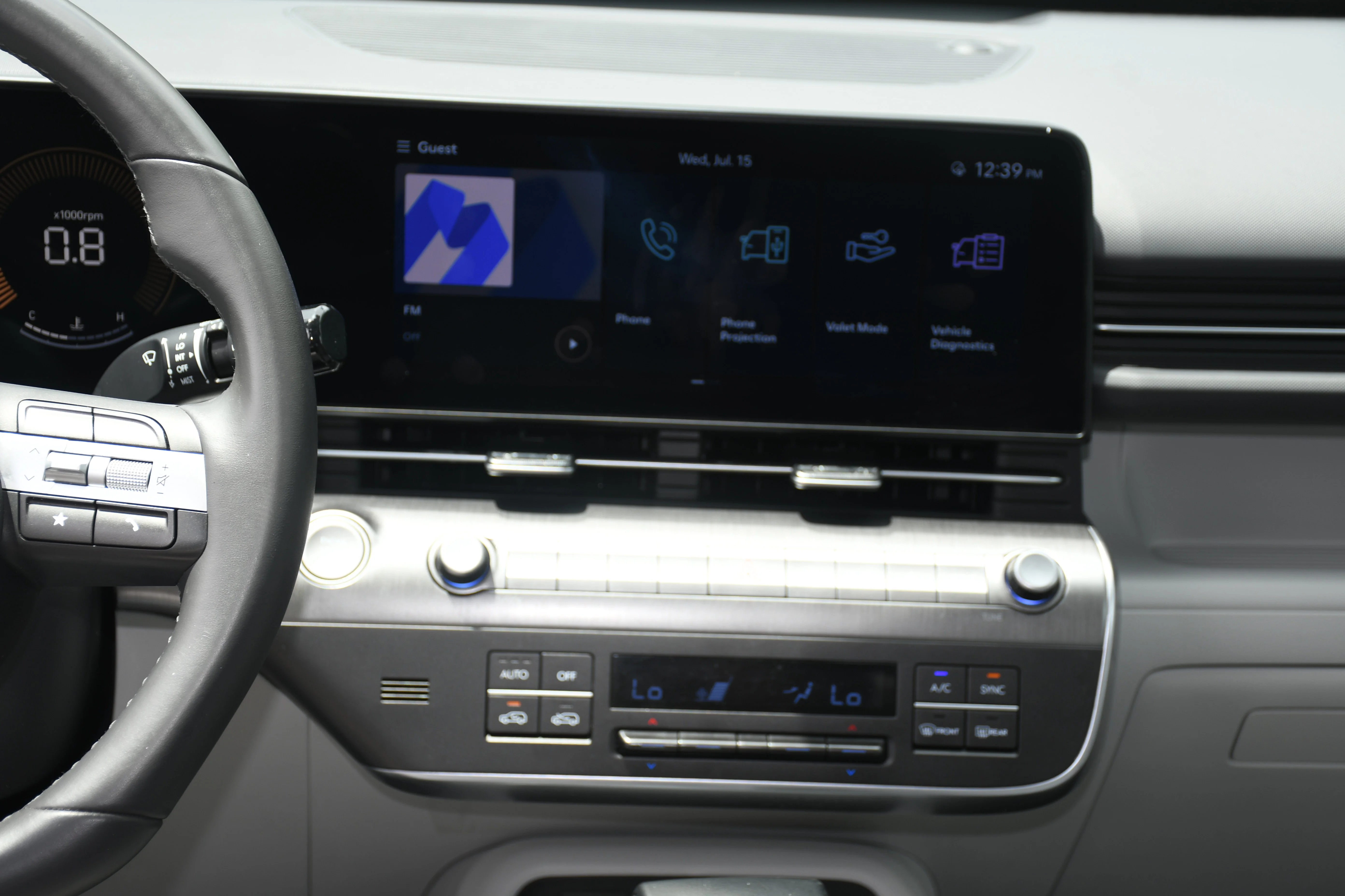 Used 2025 White Hyundai SEL image 14