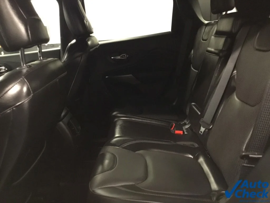 Used 2019 Blue Jeep Limited image 28