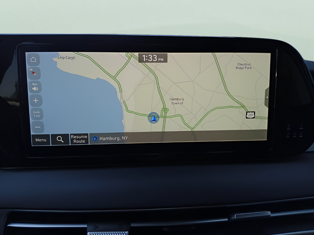 Used 2025 Silver Hyundai SEL image 18
