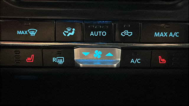 Used 2024 Agate Black Metallic Ford XLT image 42