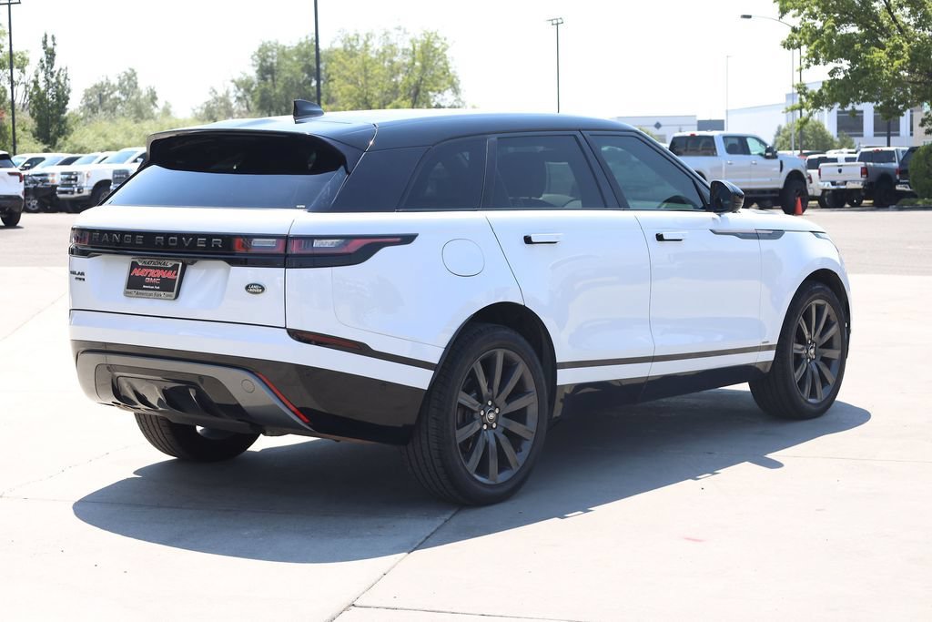 Used 2018 White Land Rover R-Dynamic SE image 6
