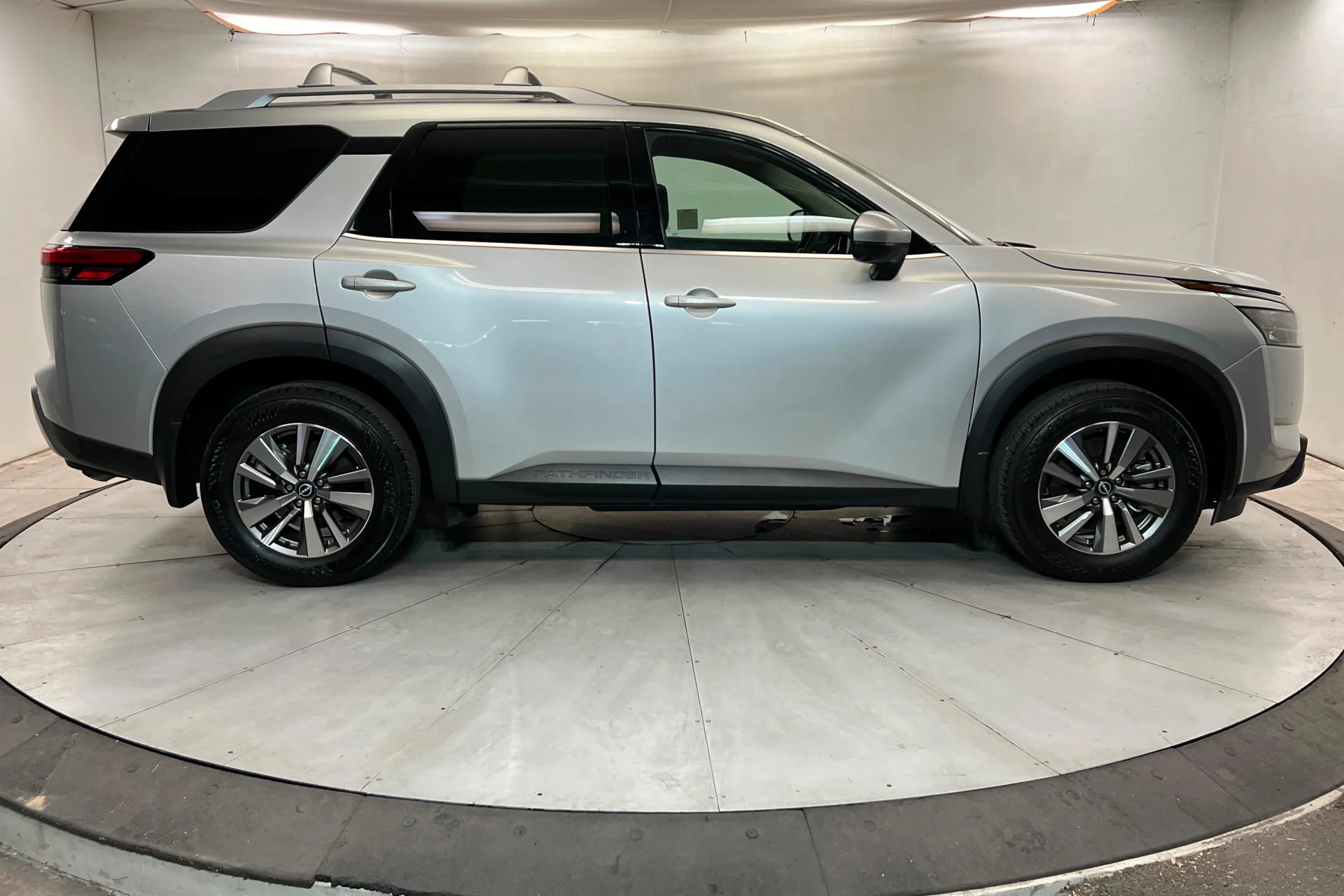 2025 Nissan Pathfinder SL - Photo 6