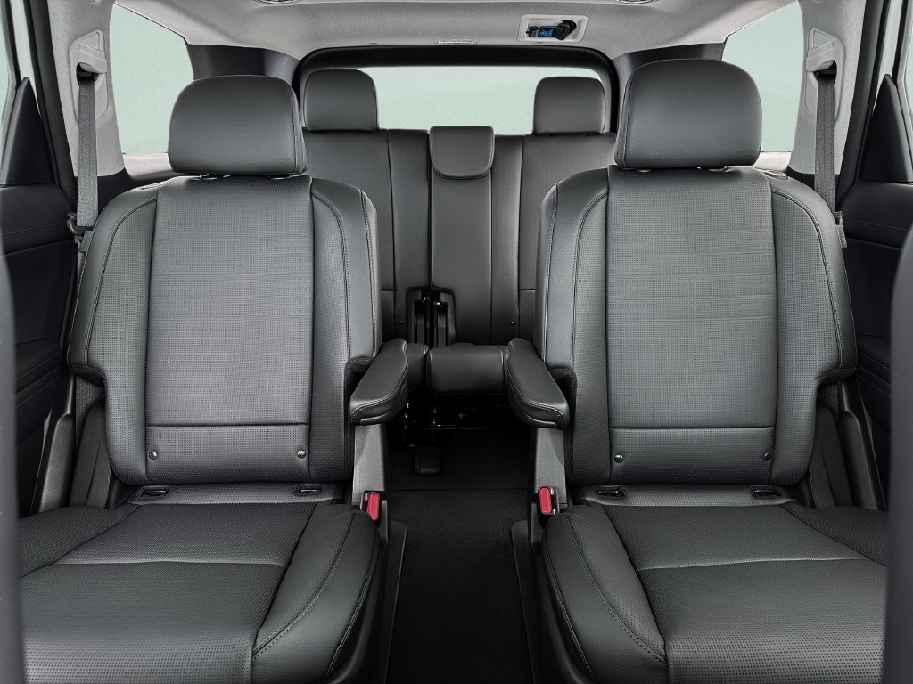 New 2026 Black Hyundai Limited FWD image 16
