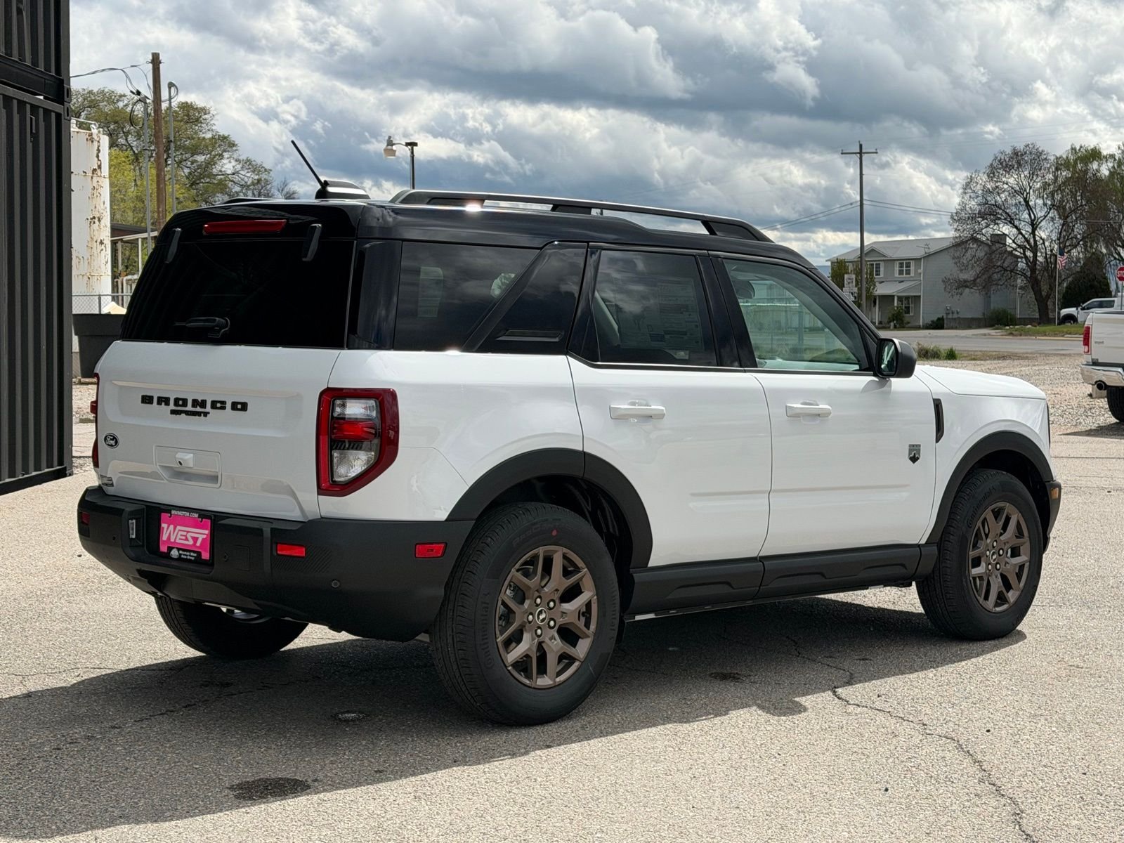 View vehicle photo 7