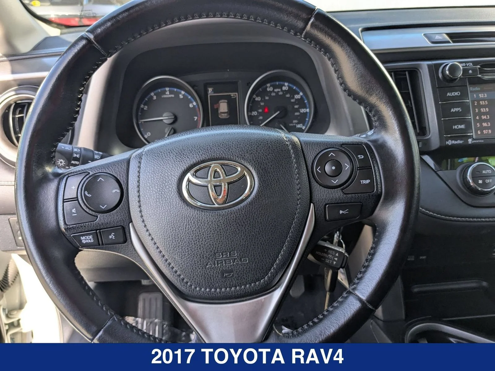 Used 2017  Toyota XLE image 13