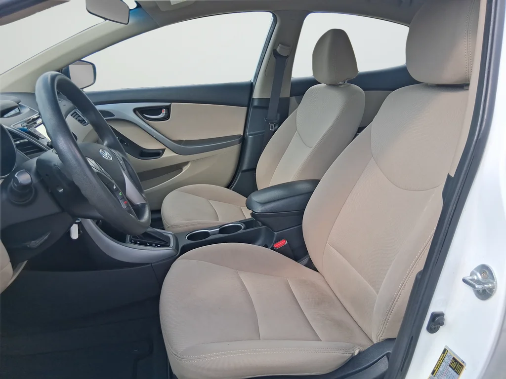 Used 2015 White Hyundai SE image 10