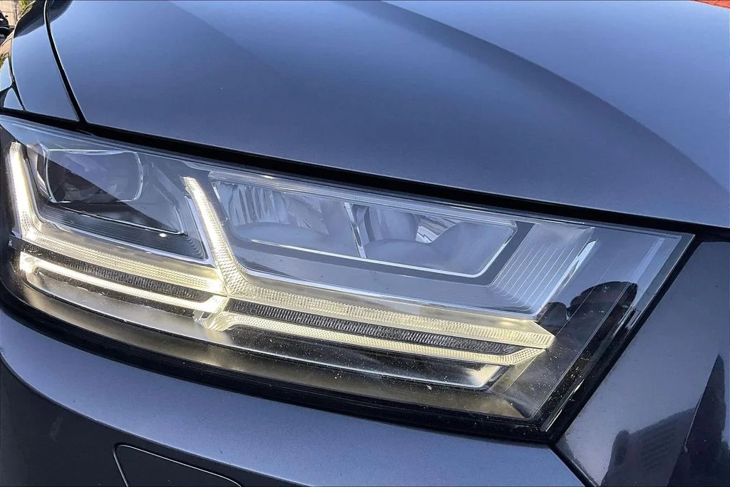 Used 2019 Gray Audi 55 Prestige image 32