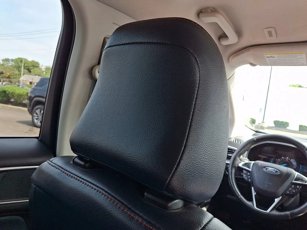Used 2022 Black Ford SEL image 14