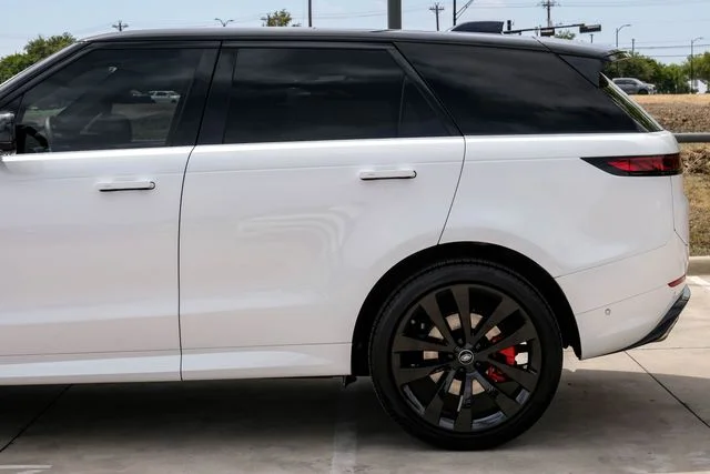 Used 2024  Land Rover Dynamic SE image 16