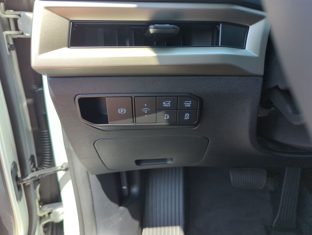 New 2027 Ivory Silver Kia EX image 20