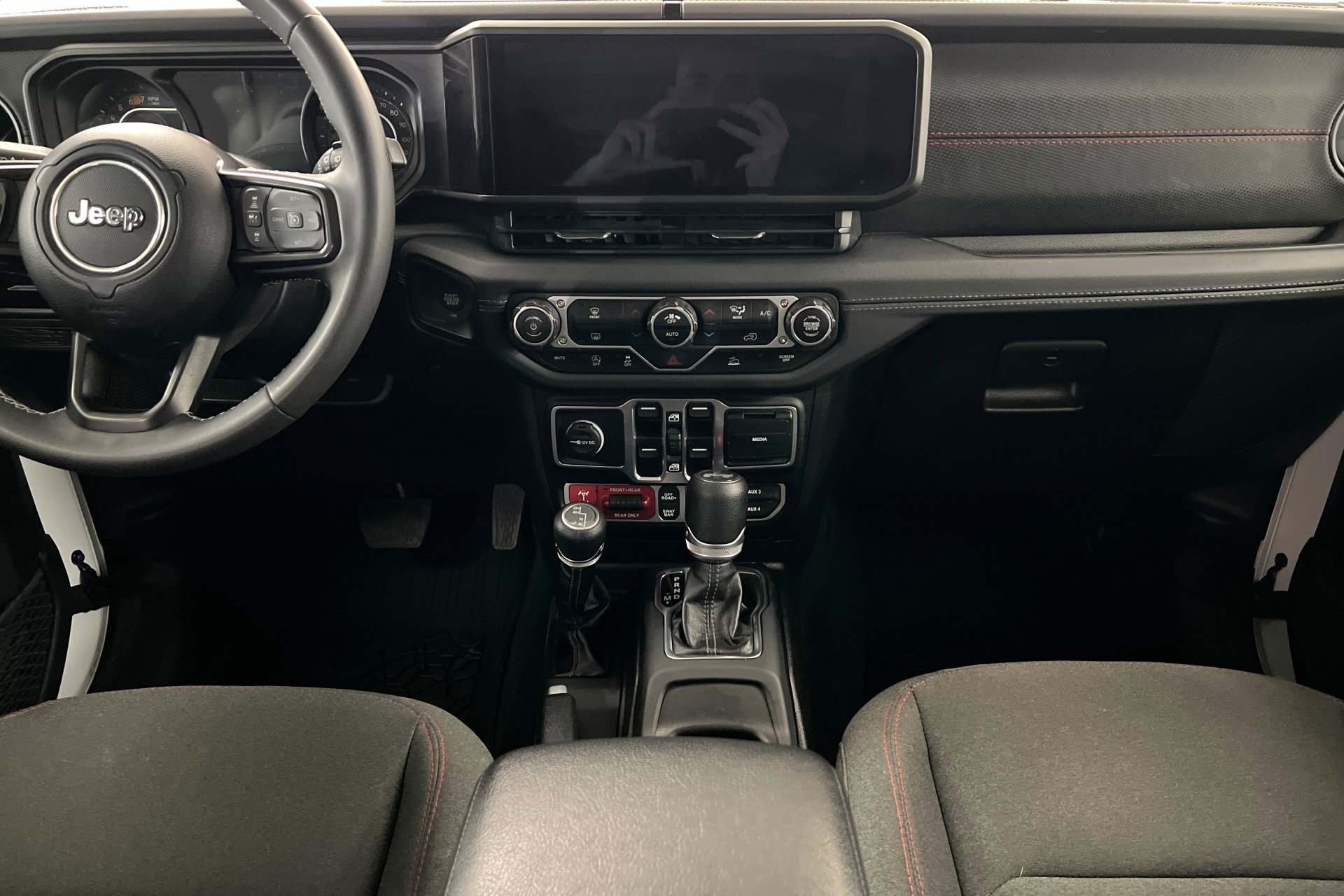 Used 2025 Bright White Clearcoat Jeep Rubicon image 14